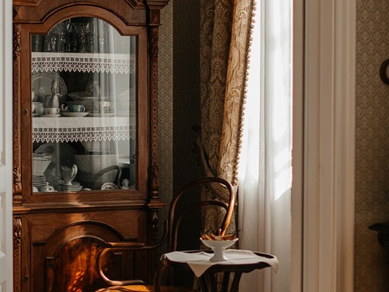 The Ultimate Guide to Wood Finishes: Oils, Lacquers, and Everything Between