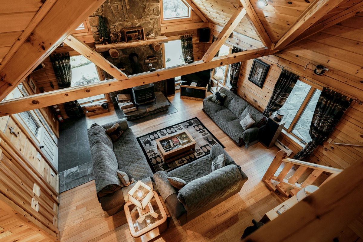 Craftsman ceiling with exposed wood beams